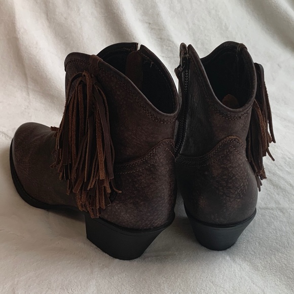 SOLD.  ARIAT Duchess Women's Tack Room Round Toe - Picture 9 of 11